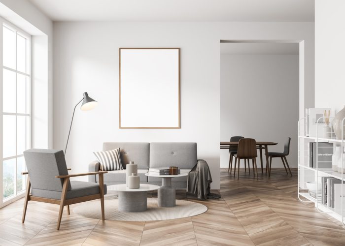 Mock up empty posters on the wall. Modern living room interior. Wooden floor and stylish furniture. Concept of contemporary design. état des lieux de sortie